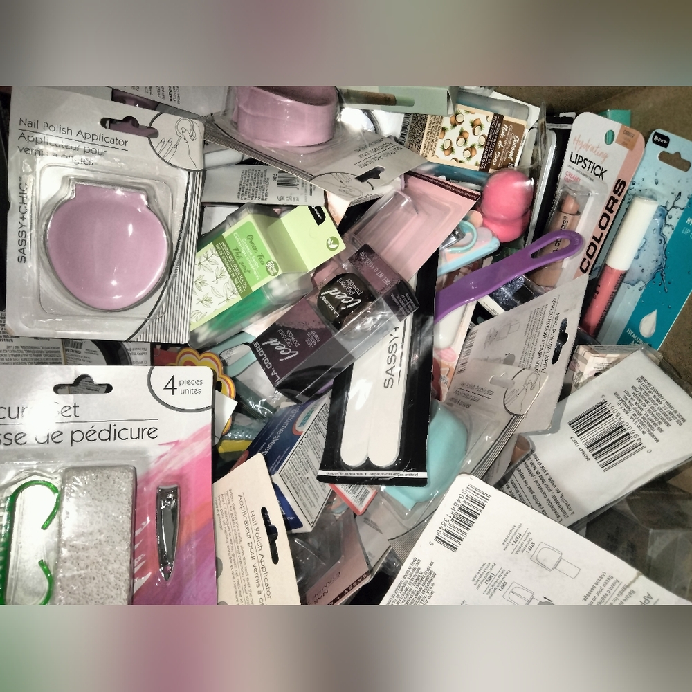 5LB Makeup, Self-care, Accessories Bundle NWT - Picture 4 of 4